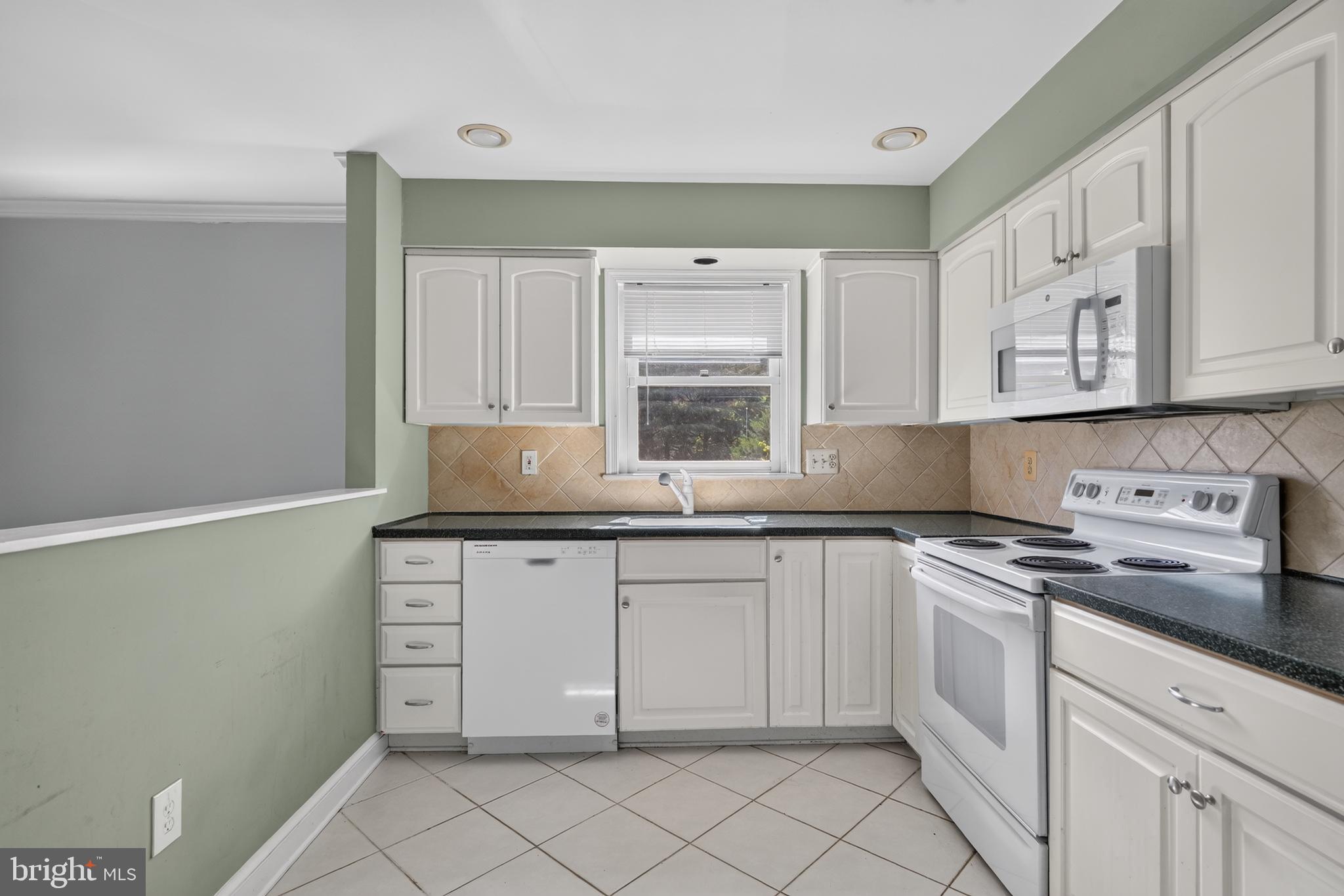 DOMINION SQUARE - Residential