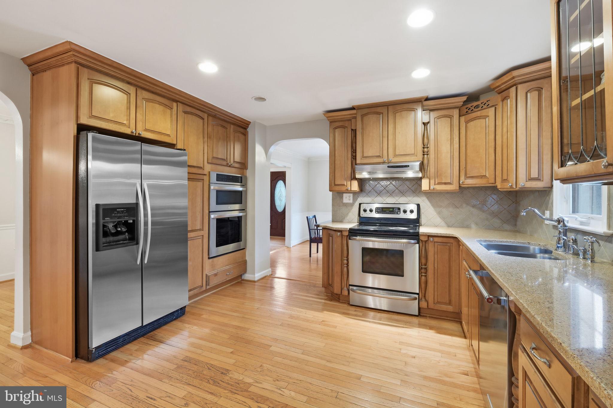 WILLIAMSBURG VILLAGE - Residential