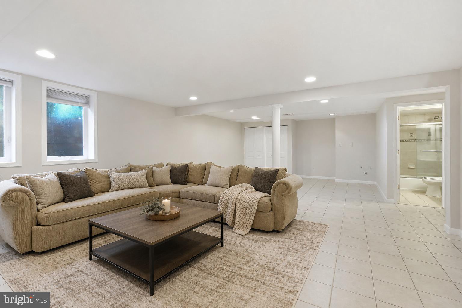 WILLIAMSBURG VILLAGE - Residential