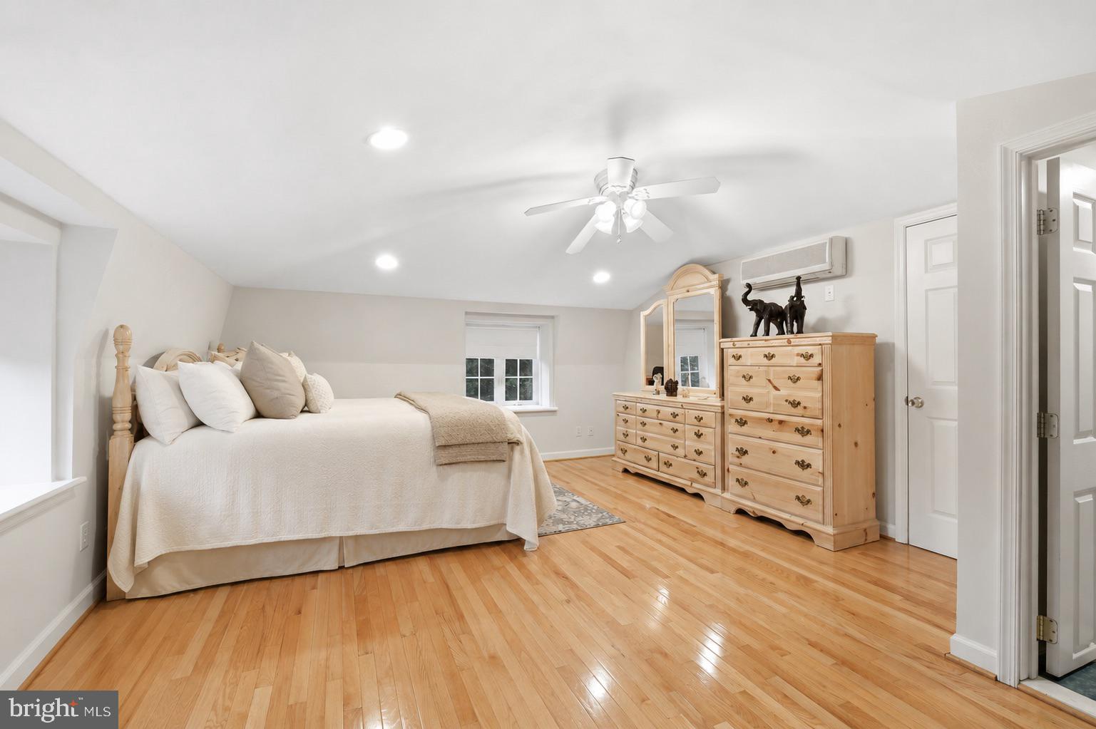 WILLIAMSBURG VILLAGE - Residential