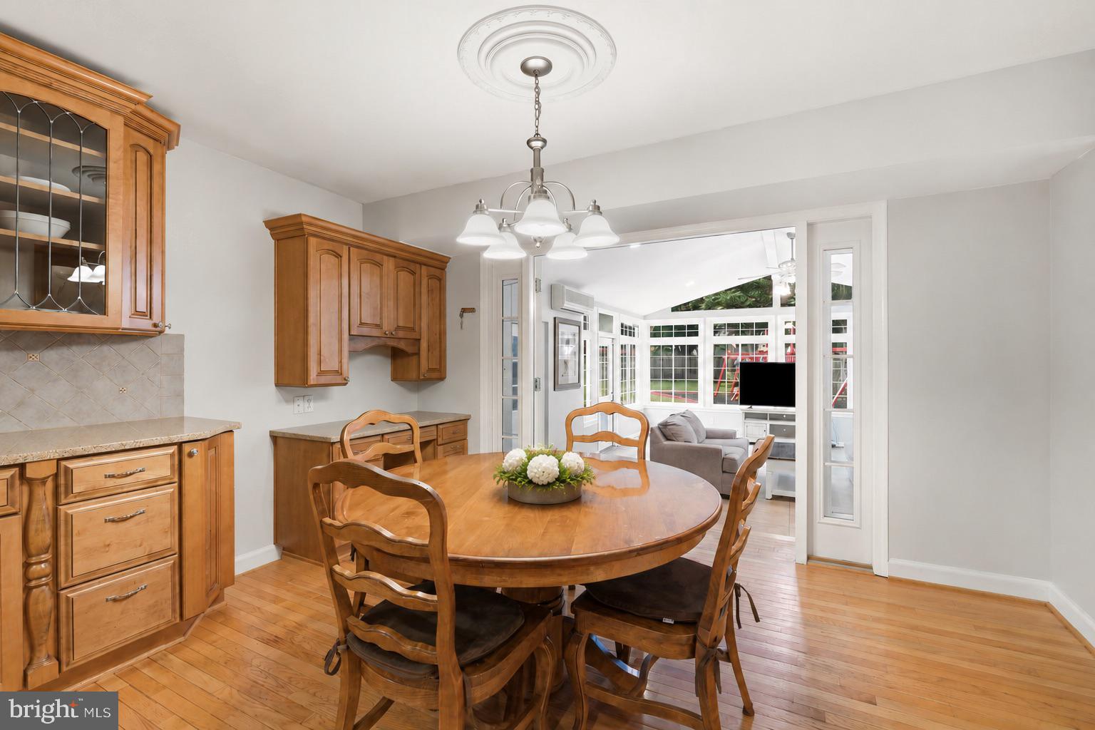 WILLIAMSBURG VILLAGE - Residential
