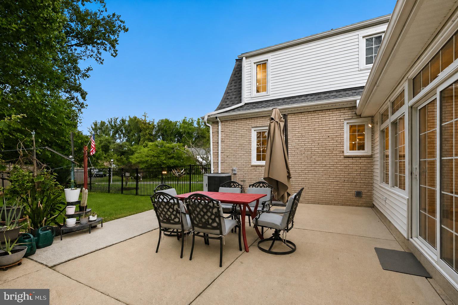 WILLIAMSBURG VILLAGE - Residential