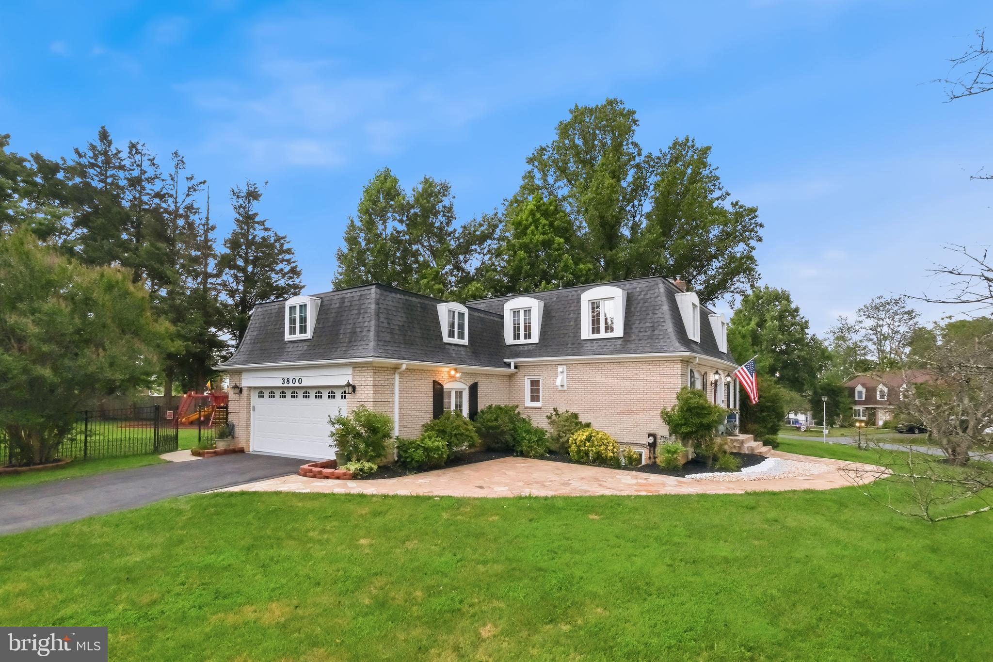 WILLIAMSBURG VILLAGE - Residential