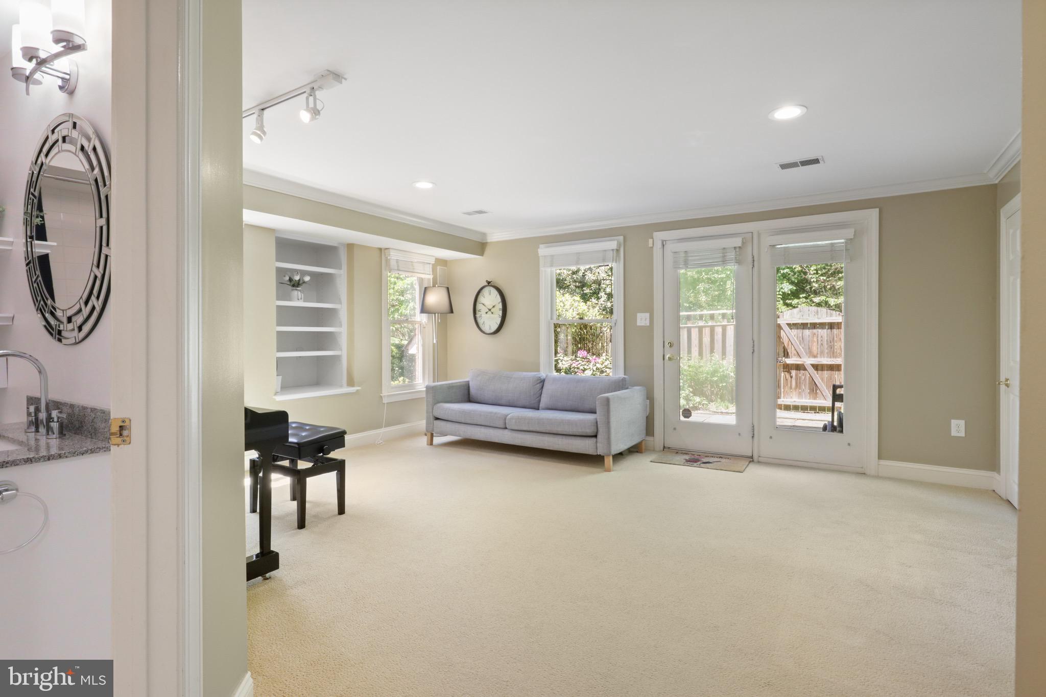 FENWICK COURT - Residential