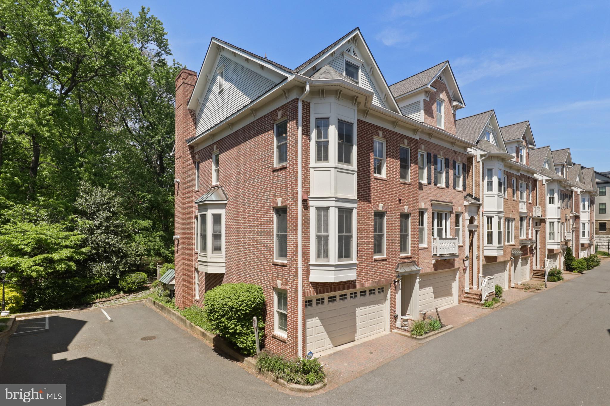 FENWICK COURT - Residential