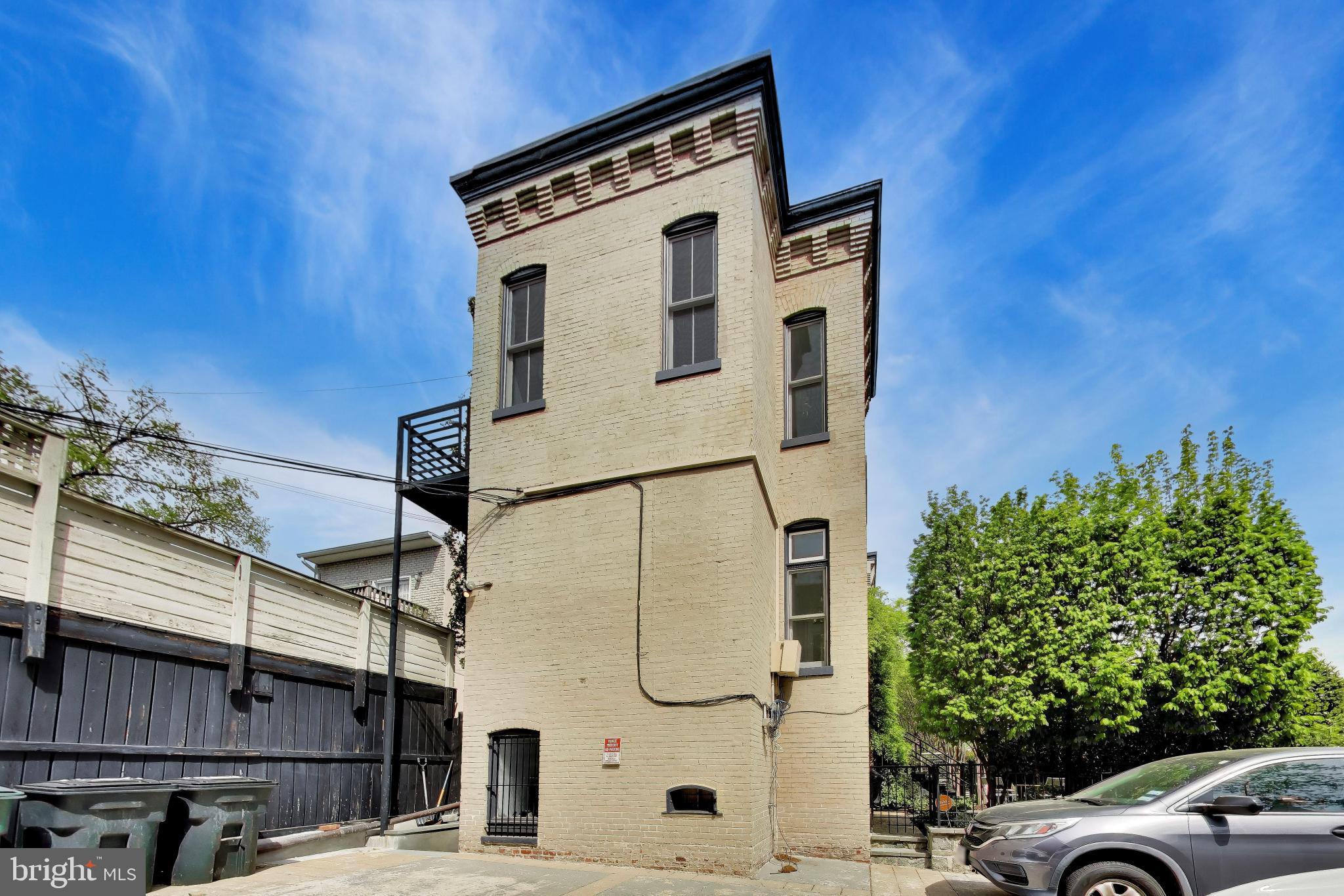 LOGAN CIRCLE - Residential