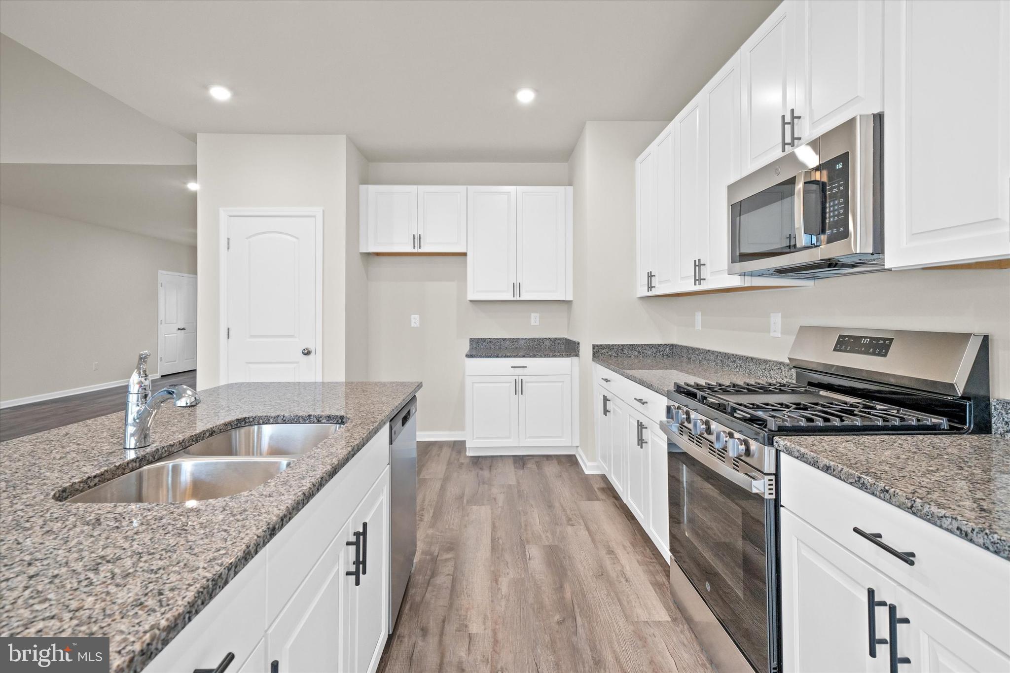 HIDDEN BROOK - Residential