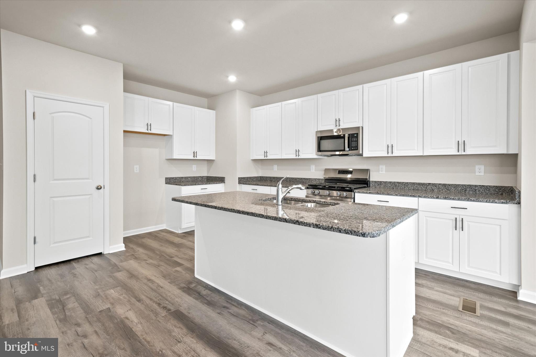 HIDDEN BROOK - Residential