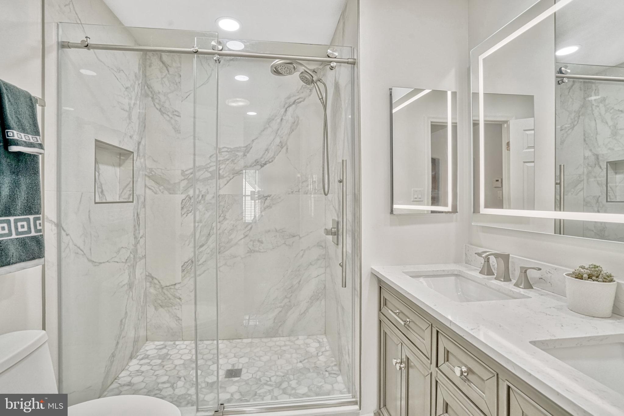 LAKEWOOD HILLS - Residential