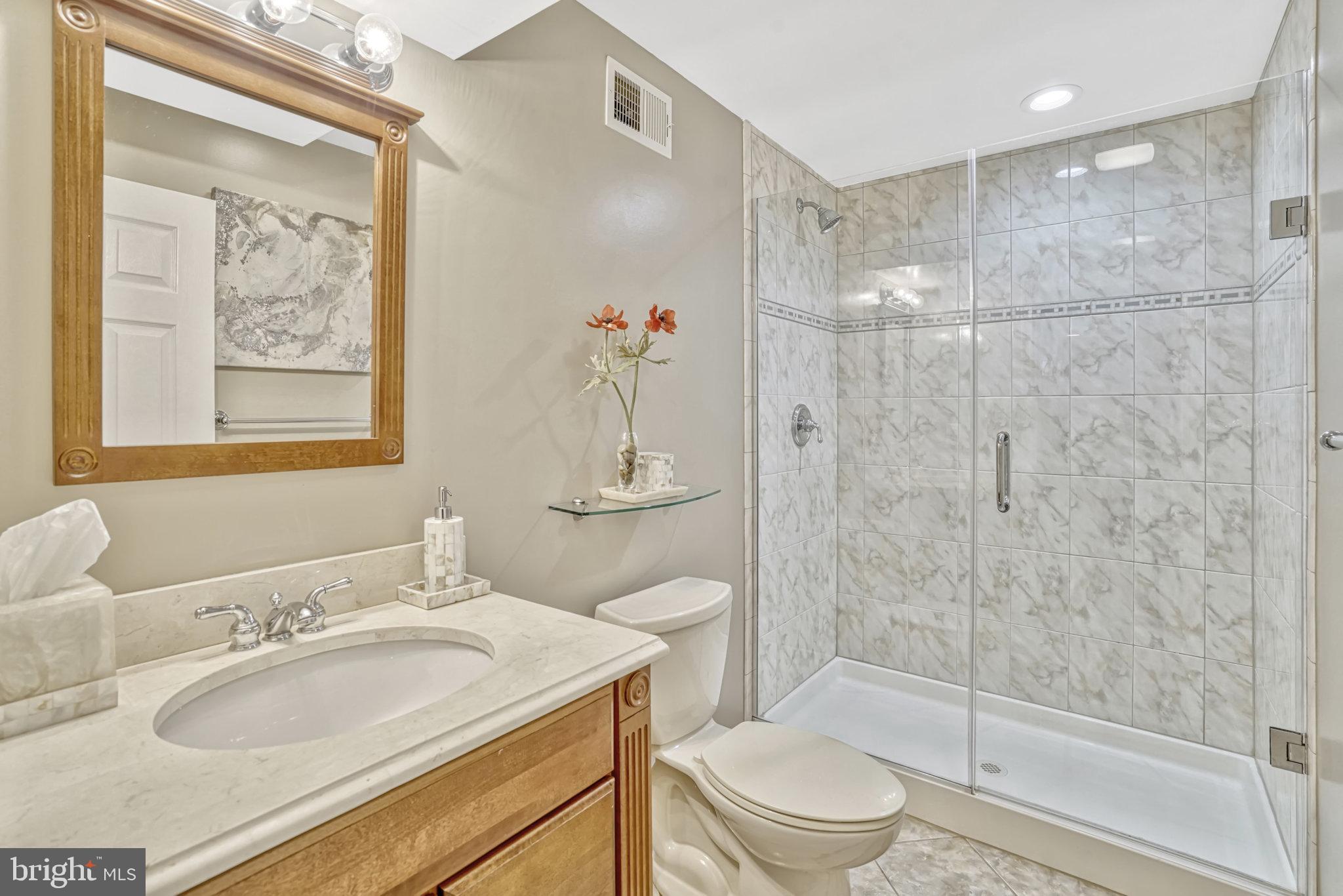 LAKEWOOD HILLS - Residential