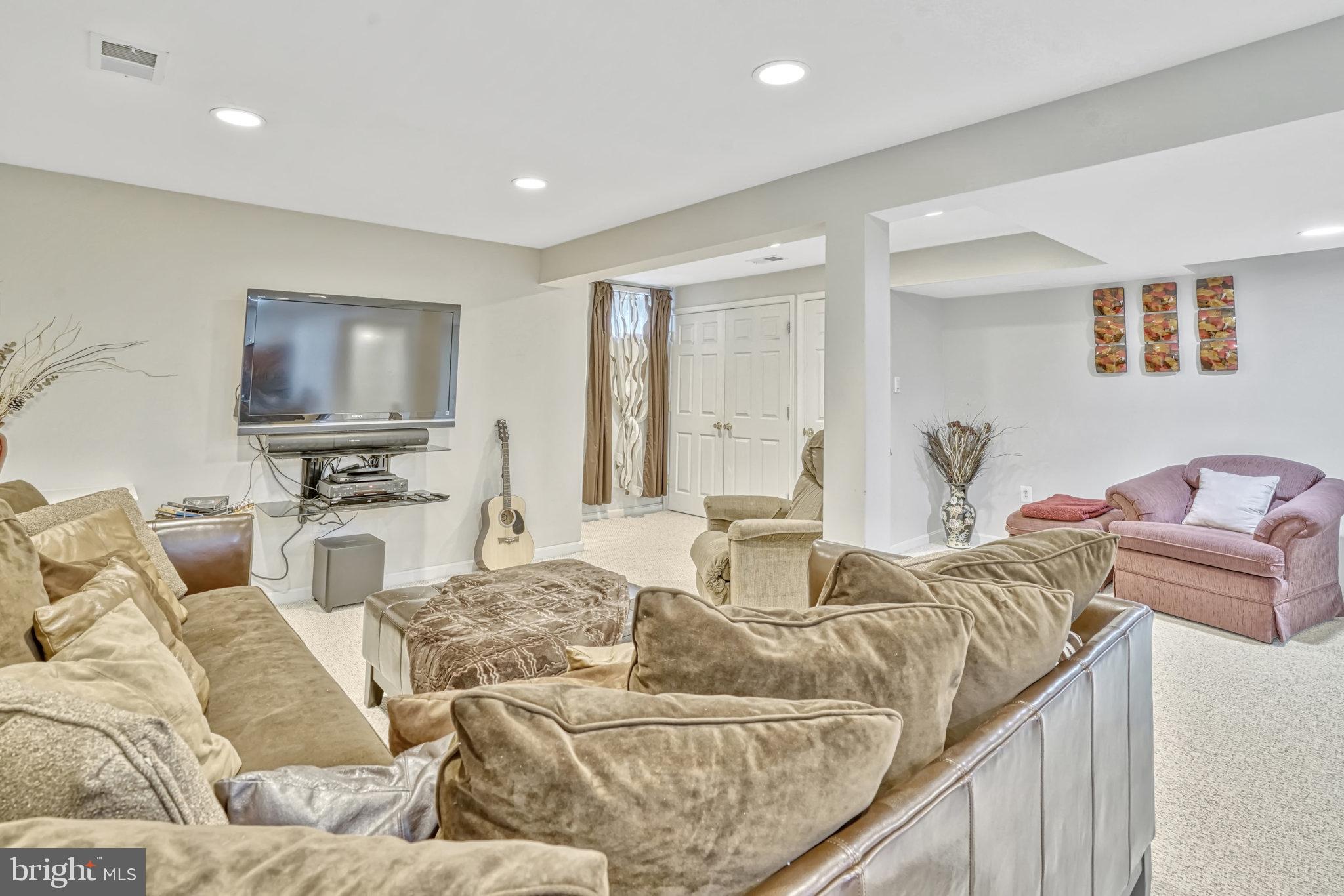 LAKEWOOD HILLS - Residential