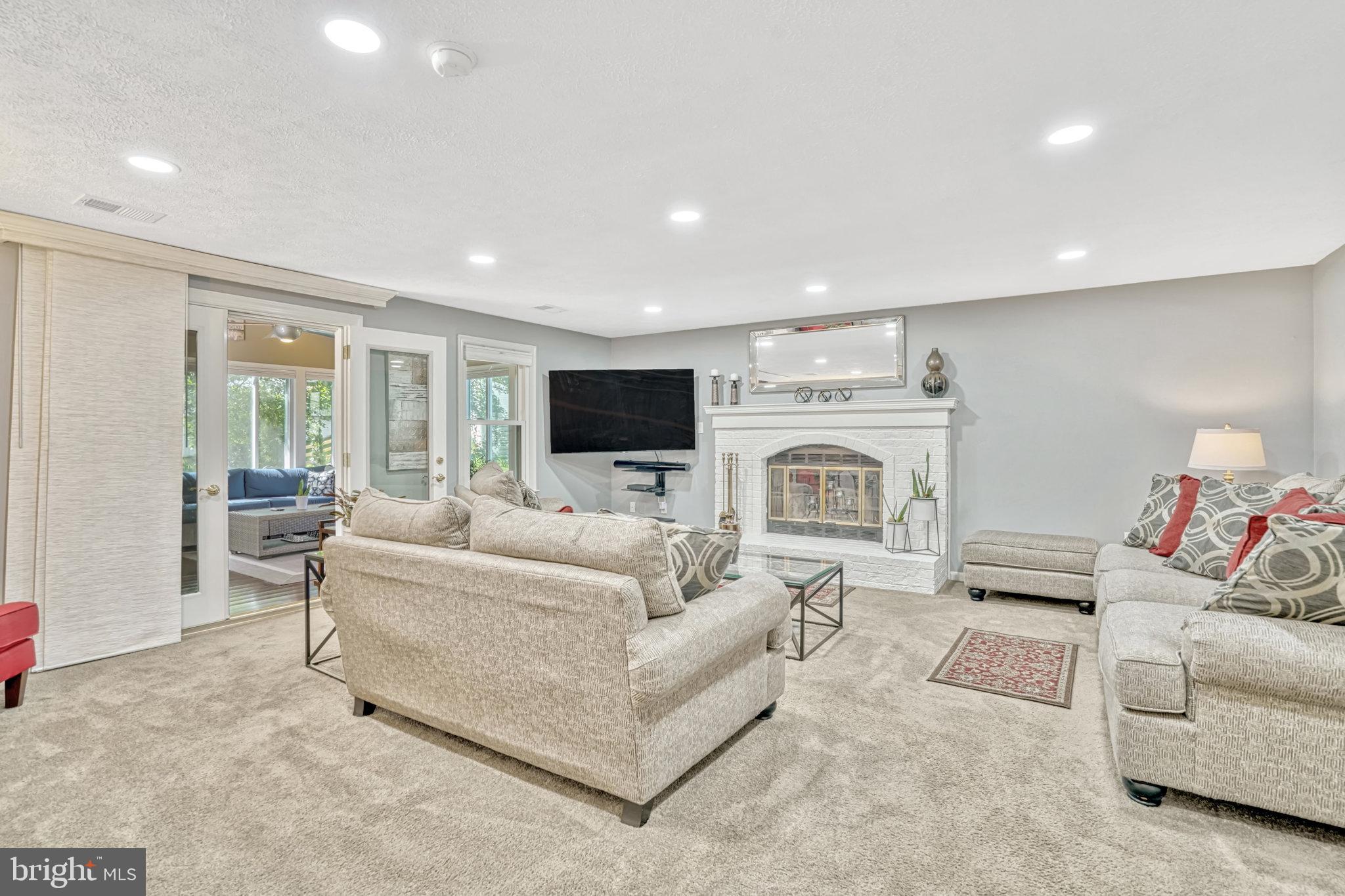 LAKEWOOD HILLS - Residential