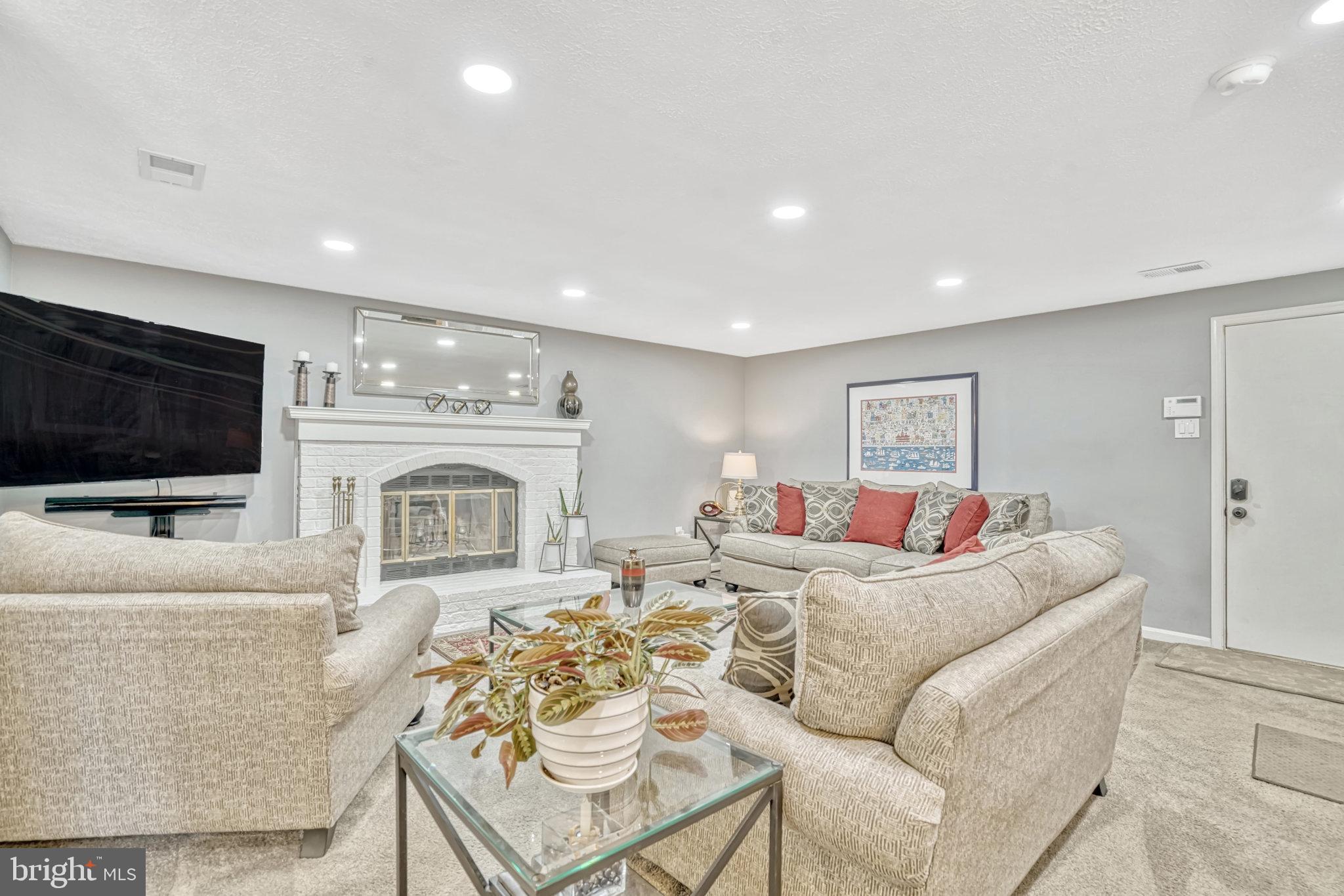 LAKEWOOD HILLS - Residential