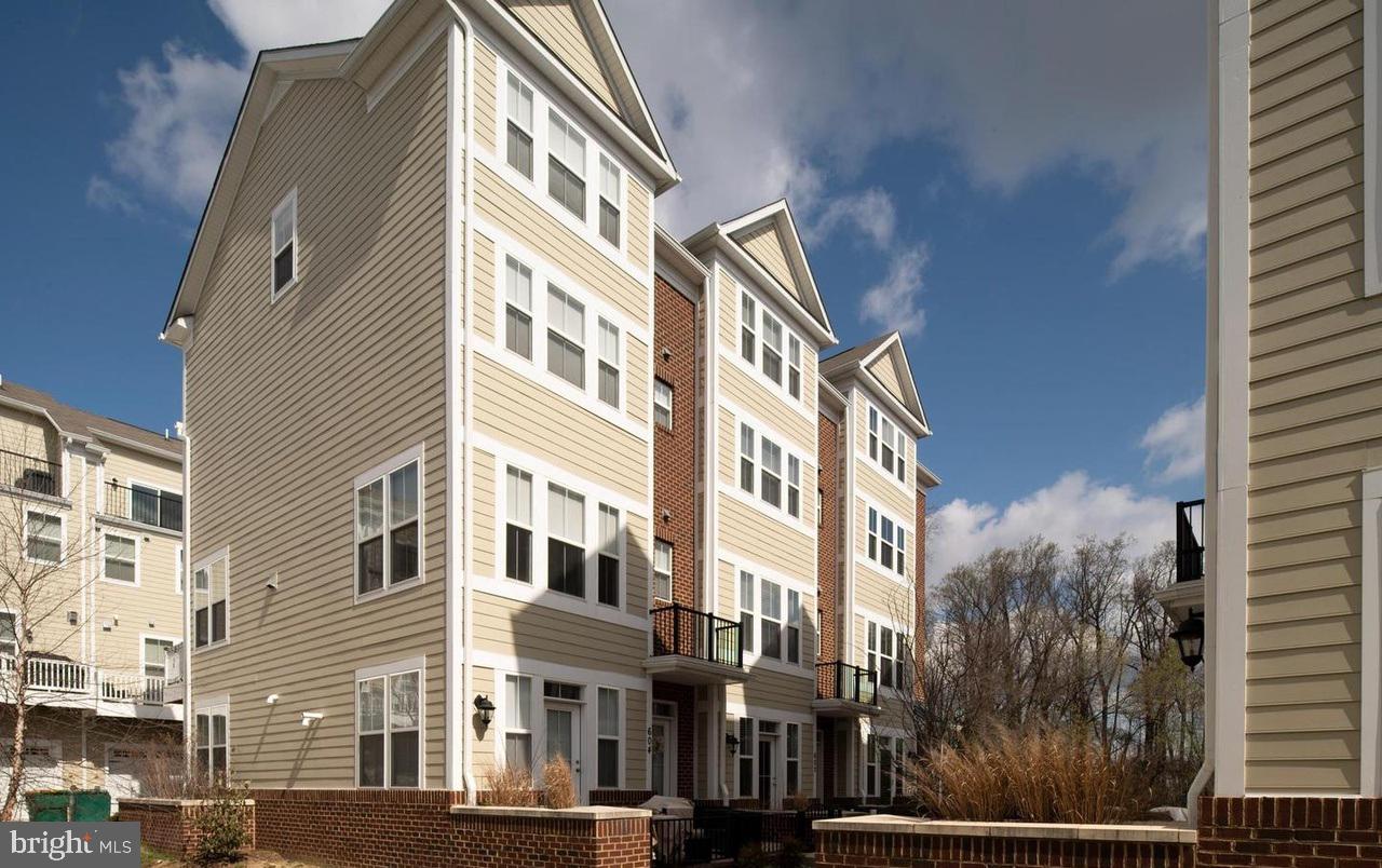 ANNAPOLIS TOWNES AT NEAL FARM - Residential