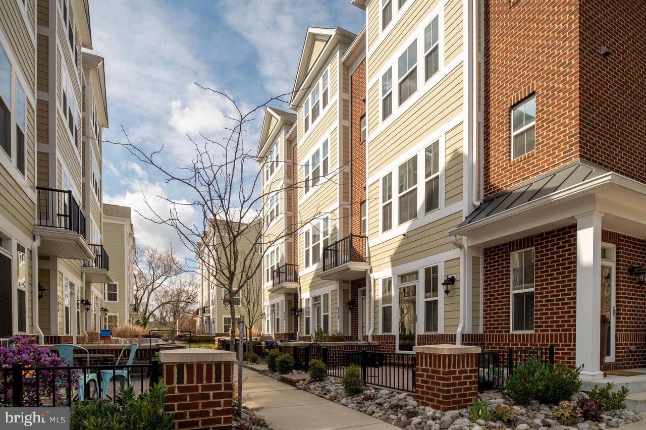 ANNAPOLIS TOWNES AT NEAL FARM - Residential