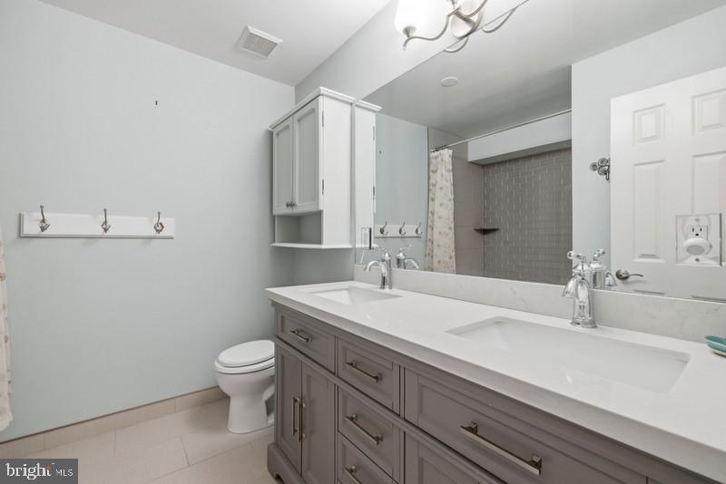 HAMPTON POINTE - Residential