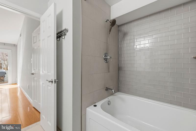 HAMPTON POINTE - Residential