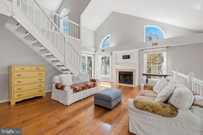 HAMPTON POINTE - Residential