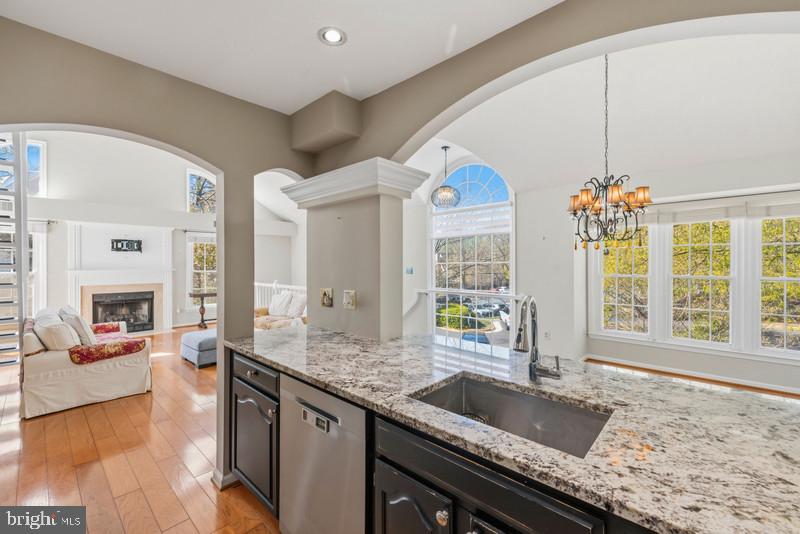 HAMPTON POINTE - Residential