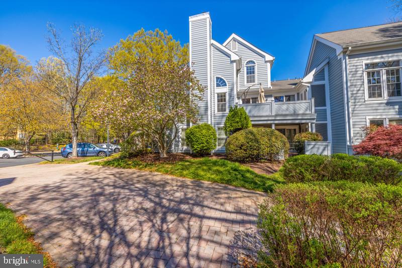 HAMPTON POINTE - Residential