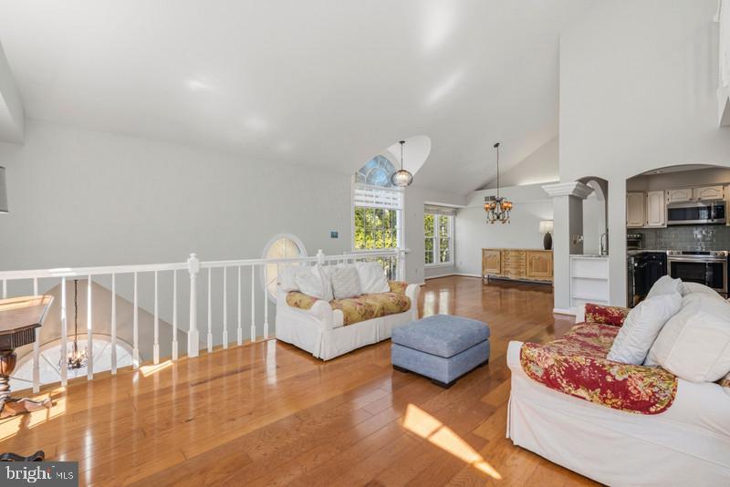 HAMPTON POINTE - Residential