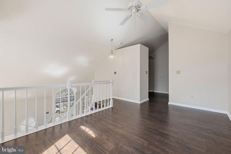 HAMPTON POINTE - Residential