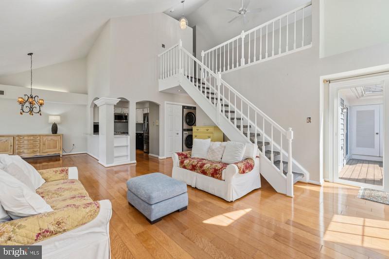 HAMPTON POINTE - Residential