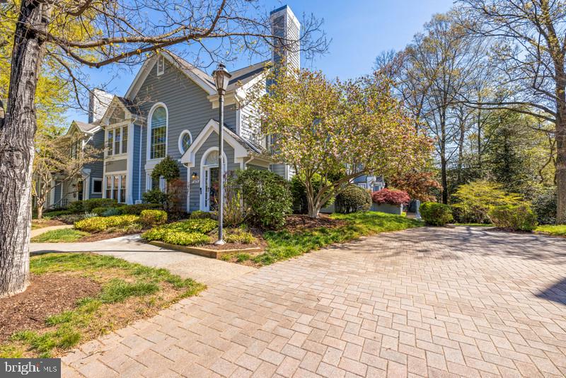 HAMPTON POINTE - Residential