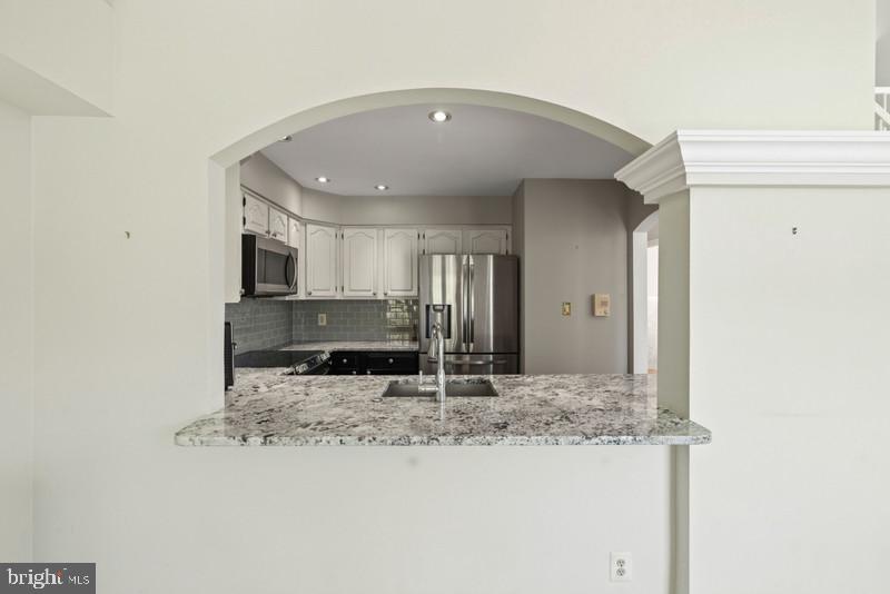 HAMPTON POINTE - Residential