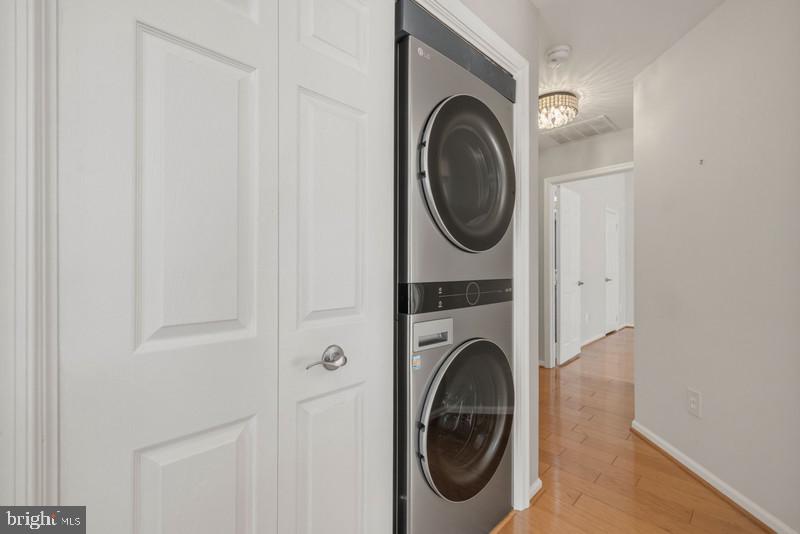 HAMPTON POINTE - Residential