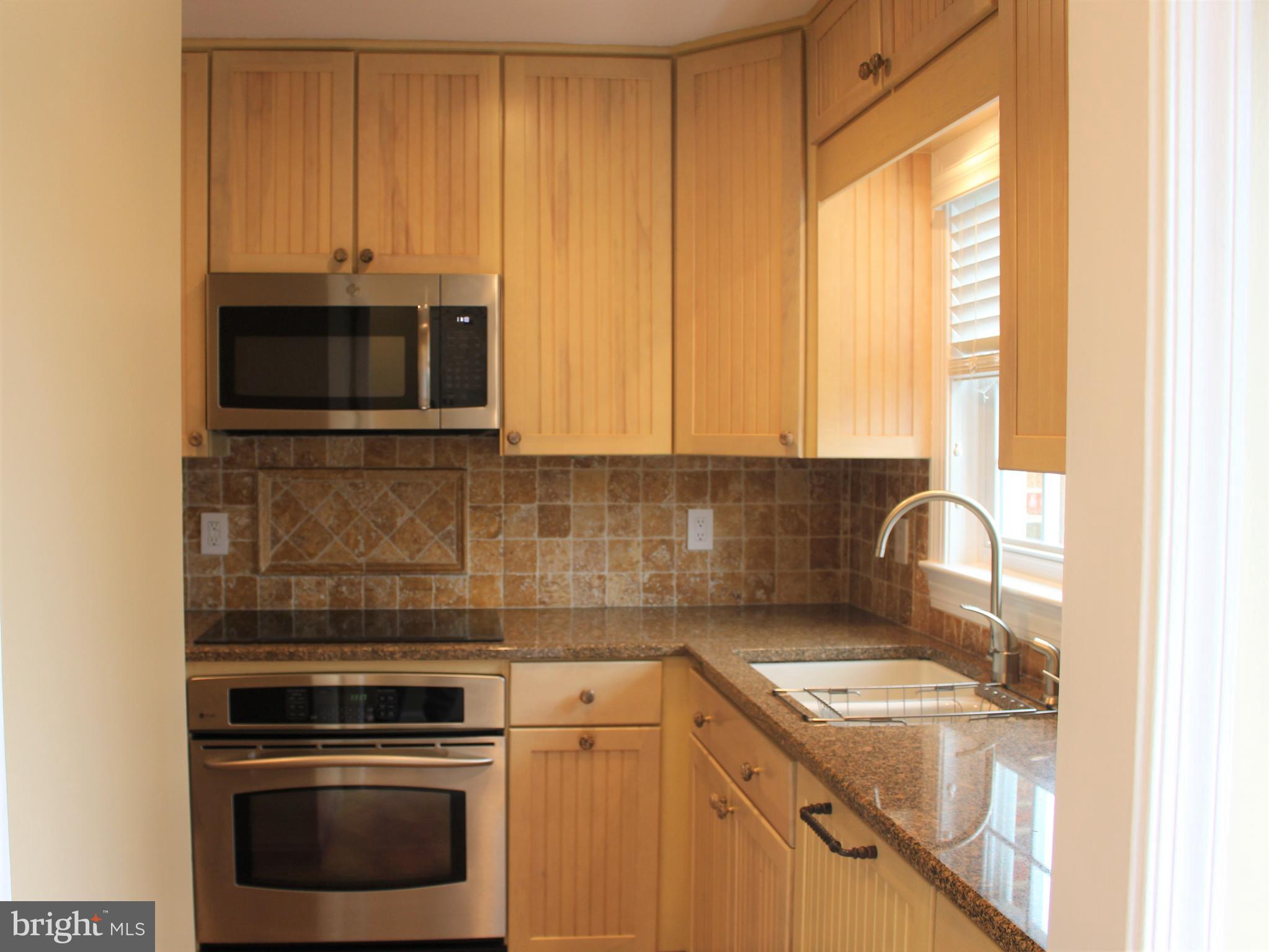 LEEDS SQUARE - Residential Lease