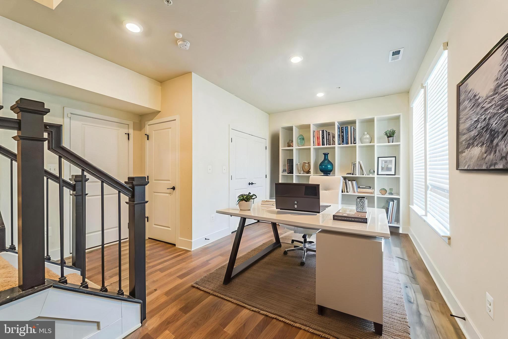 MEDFIELD - Residential
