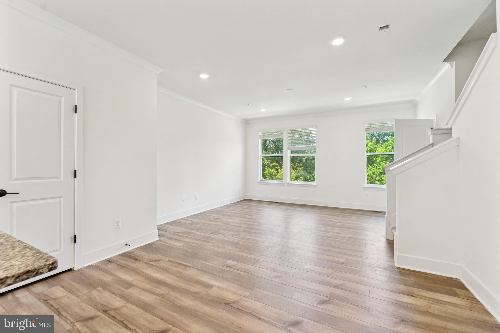 MEDFIELD - Residential