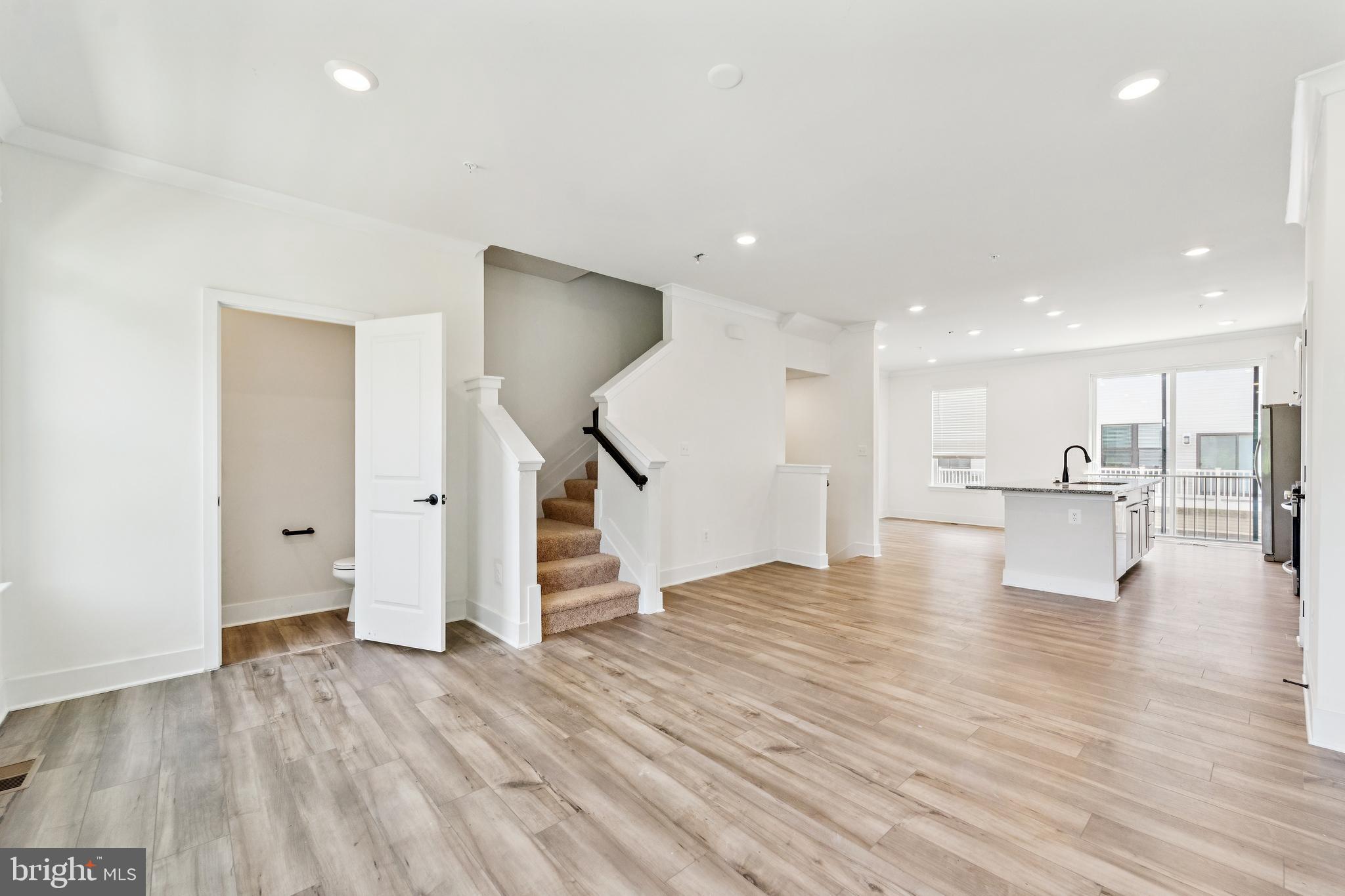 MEDFIELD - Residential
