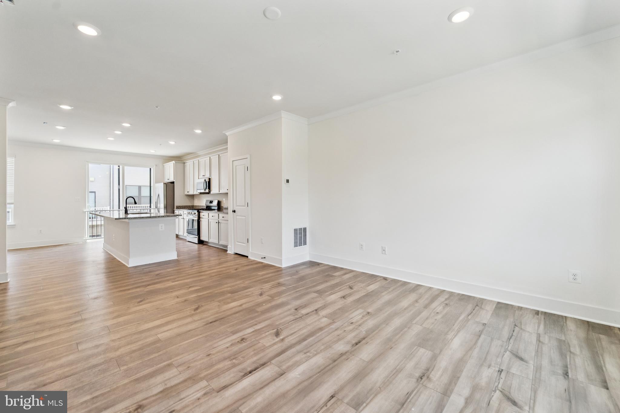 MEDFIELD - Residential