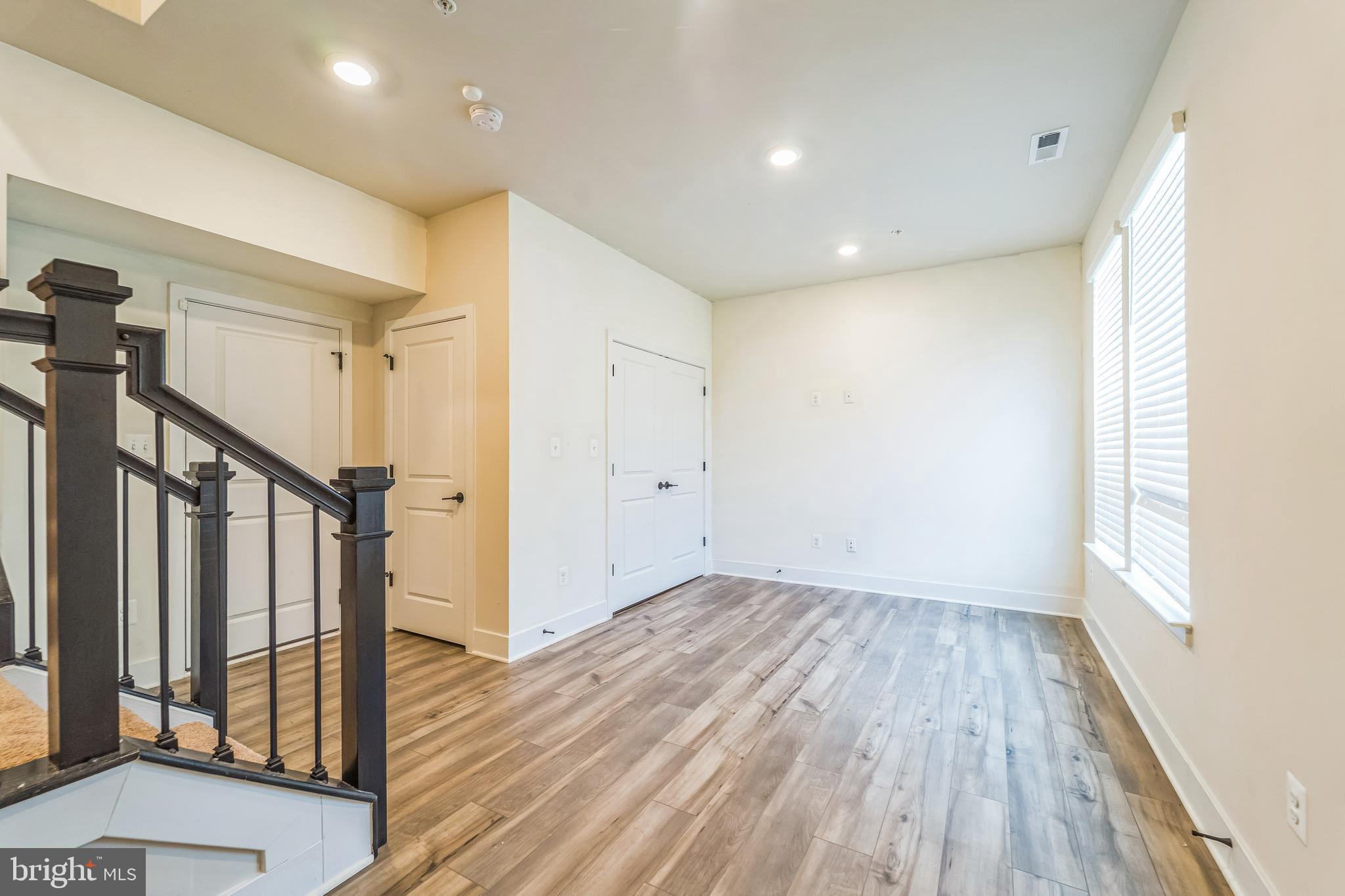 MEDFIELD - Residential
