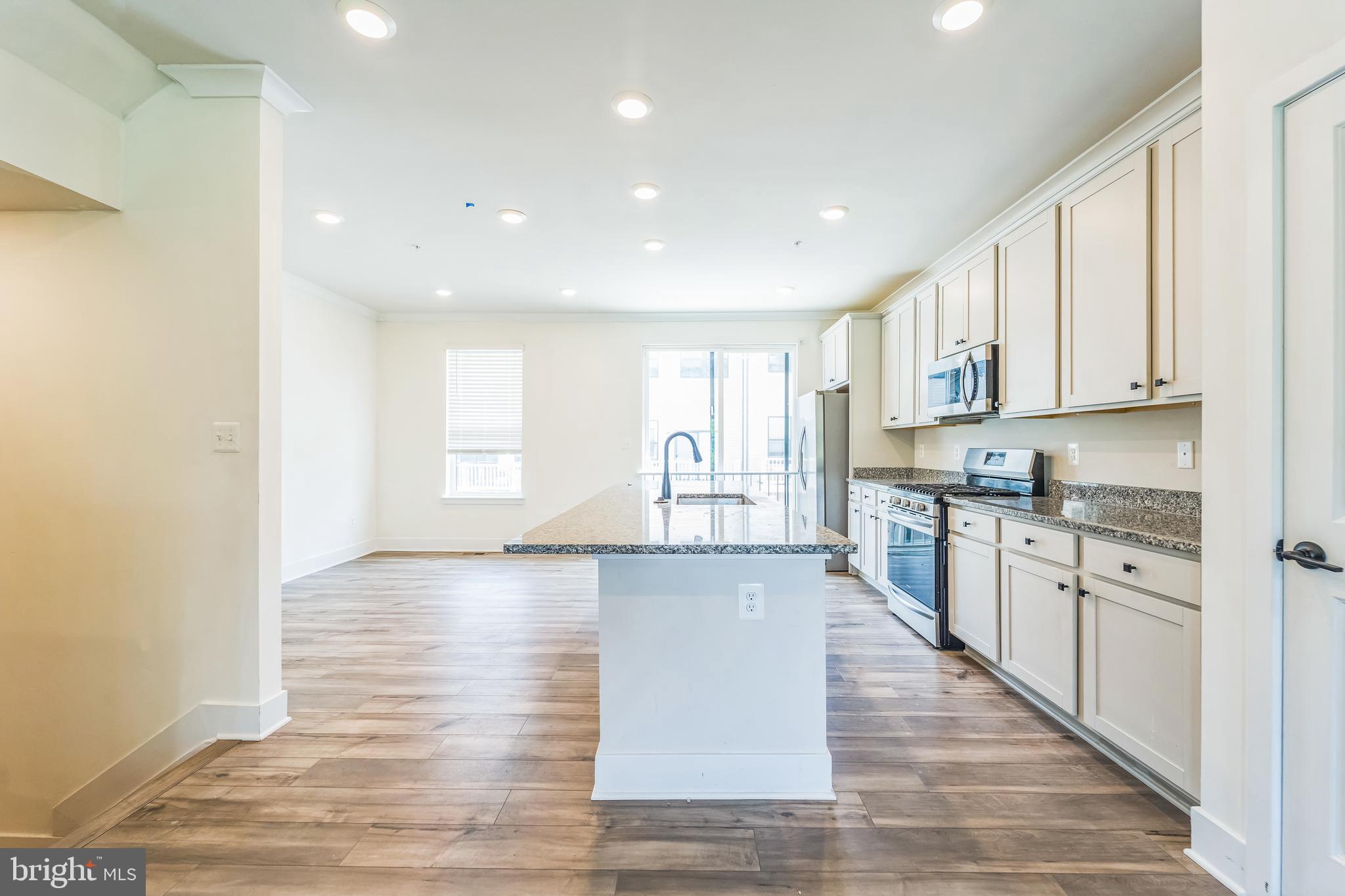 MEDFIELD - Residential