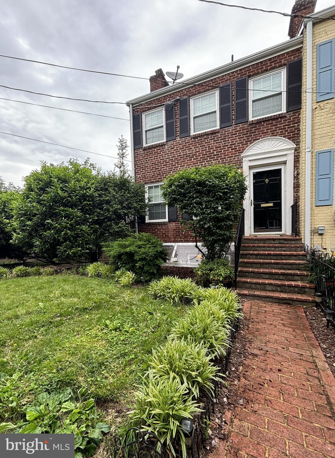 Spacious end-unit in North Old Town, 3/4 of a mile from Braddock Rd Metro station, features 3 levels, 3 bedrooms, 2.5 baths, hardwood floors throughout, living room w/fireplace, separate dining room w/walk out to deck, fully equipped kitchen w/granite counters & stainless appliances, family room w/walk out to patio, fully fenced in AstroTurf backyard! Off-street parking! Available mid-May!