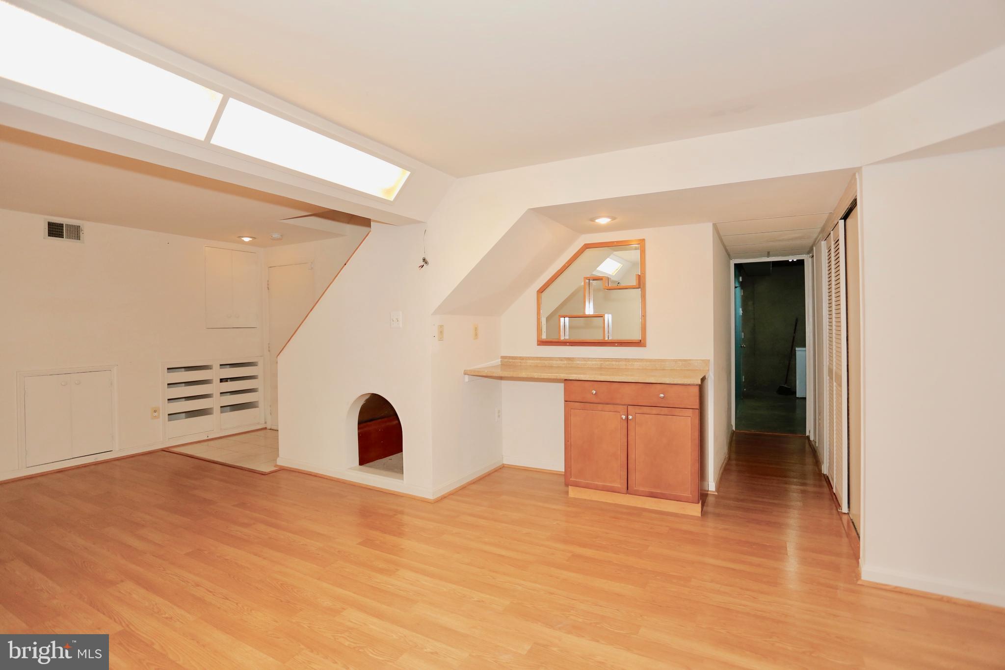 WASHINGTONIAN VILLAGE - Residential Lease