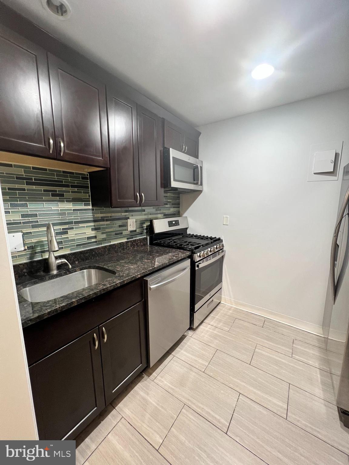MARLOW TOWERS CONDOMINIUMS - Residential