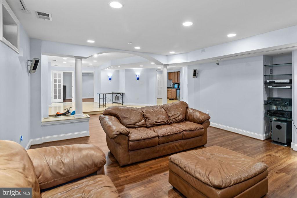 LONGEMEADE - Residential