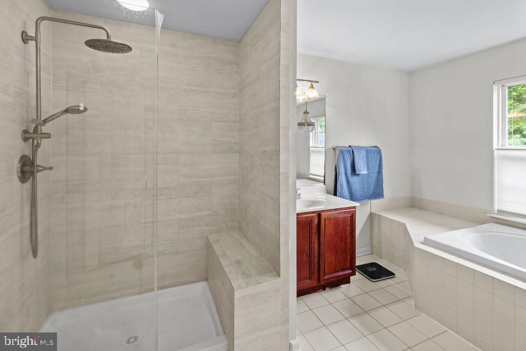 LONGEMEADE - Residential