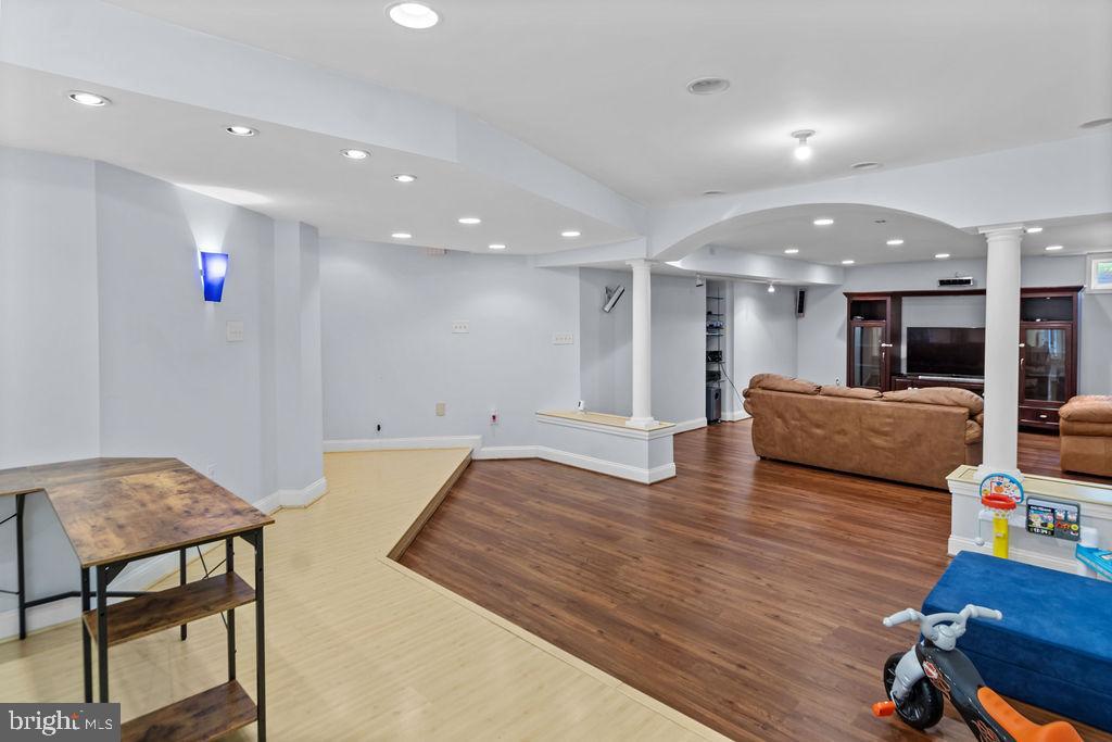 LONGEMEADE - Residential