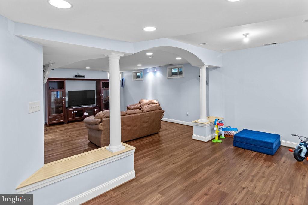 LONGEMEADE - Residential