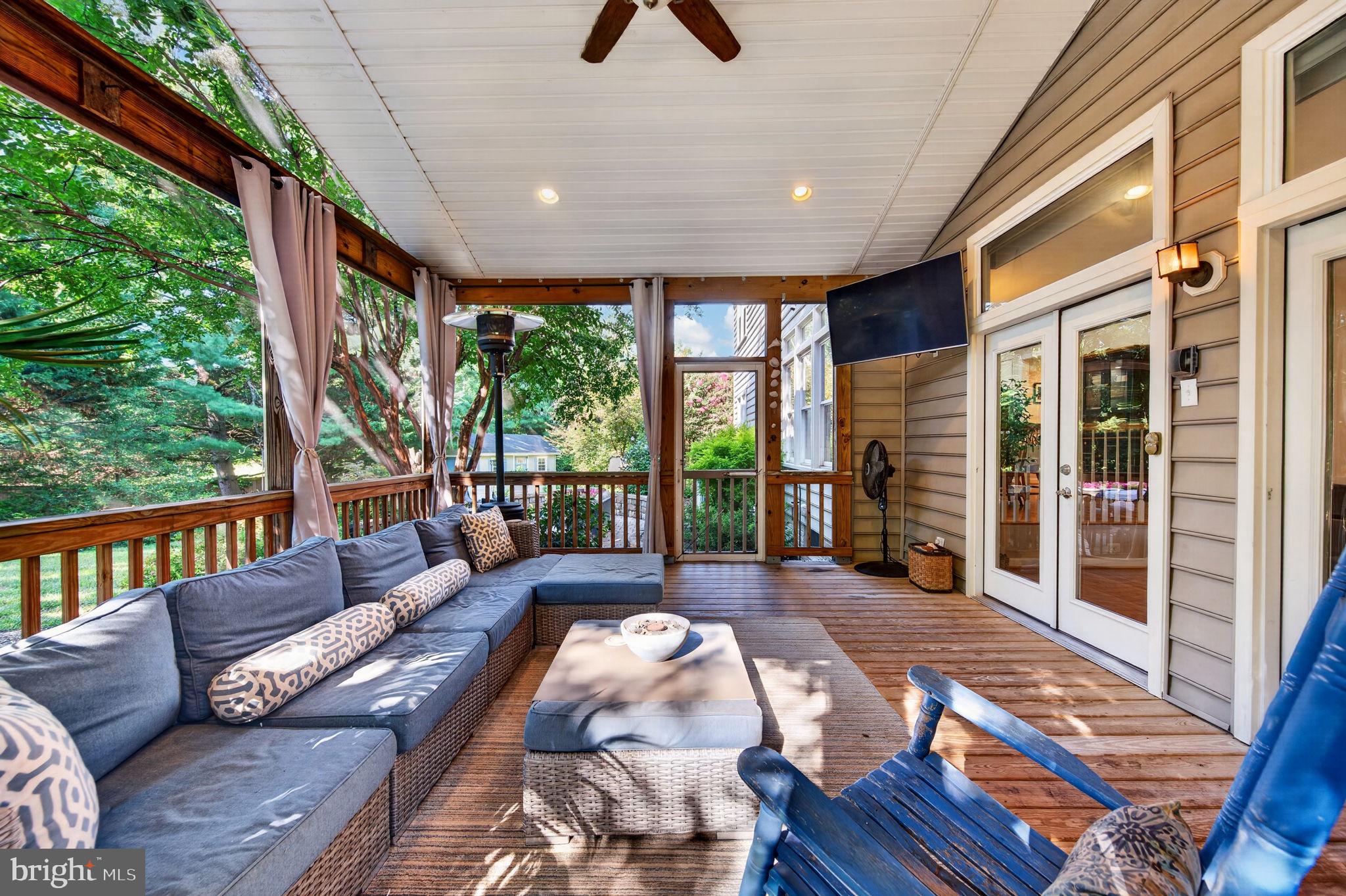 POOLESVILLE - Residential