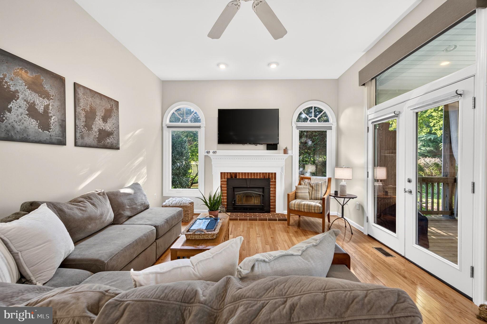 POOLESVILLE - Residential