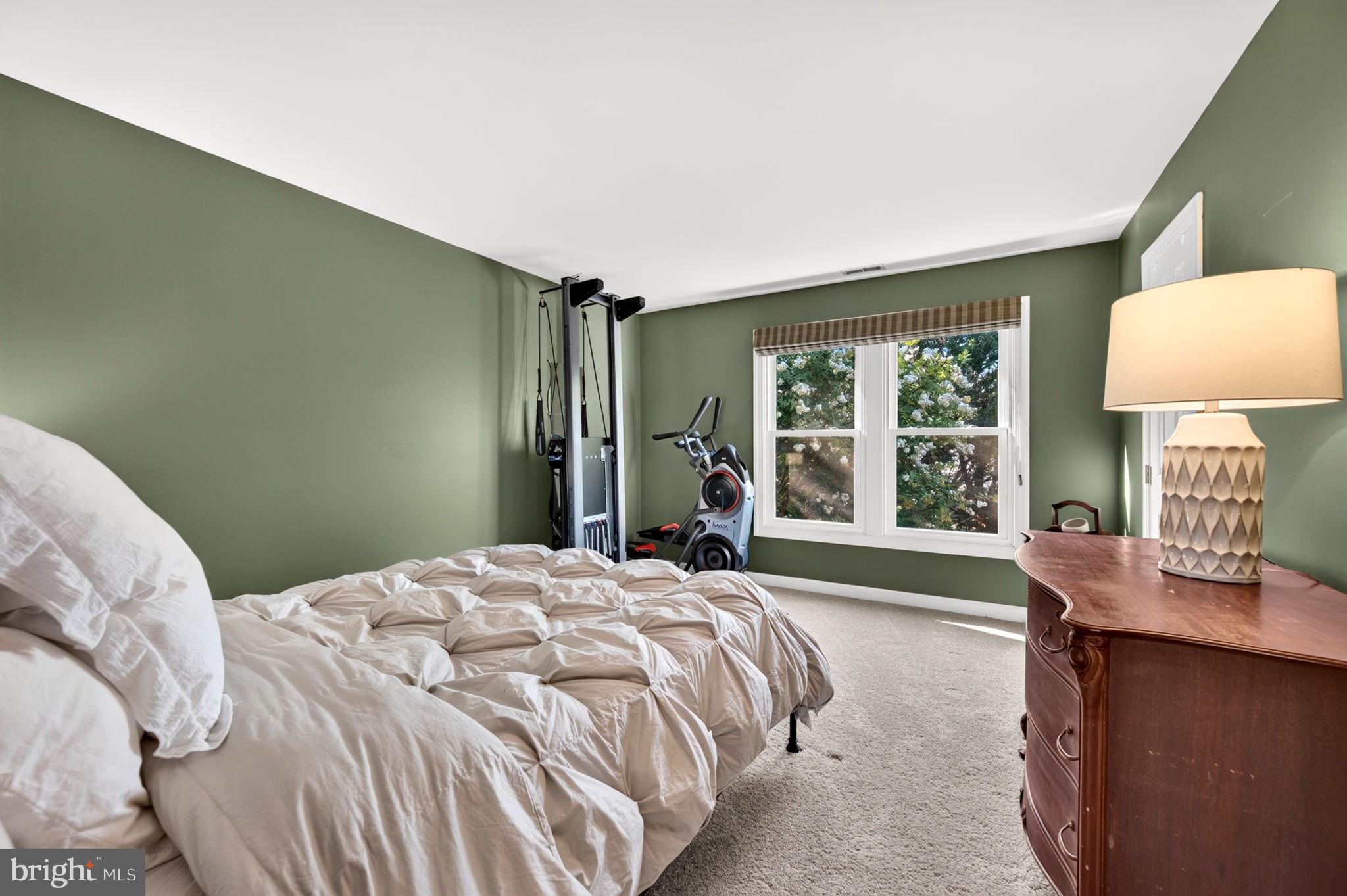 POOLESVILLE - Residential