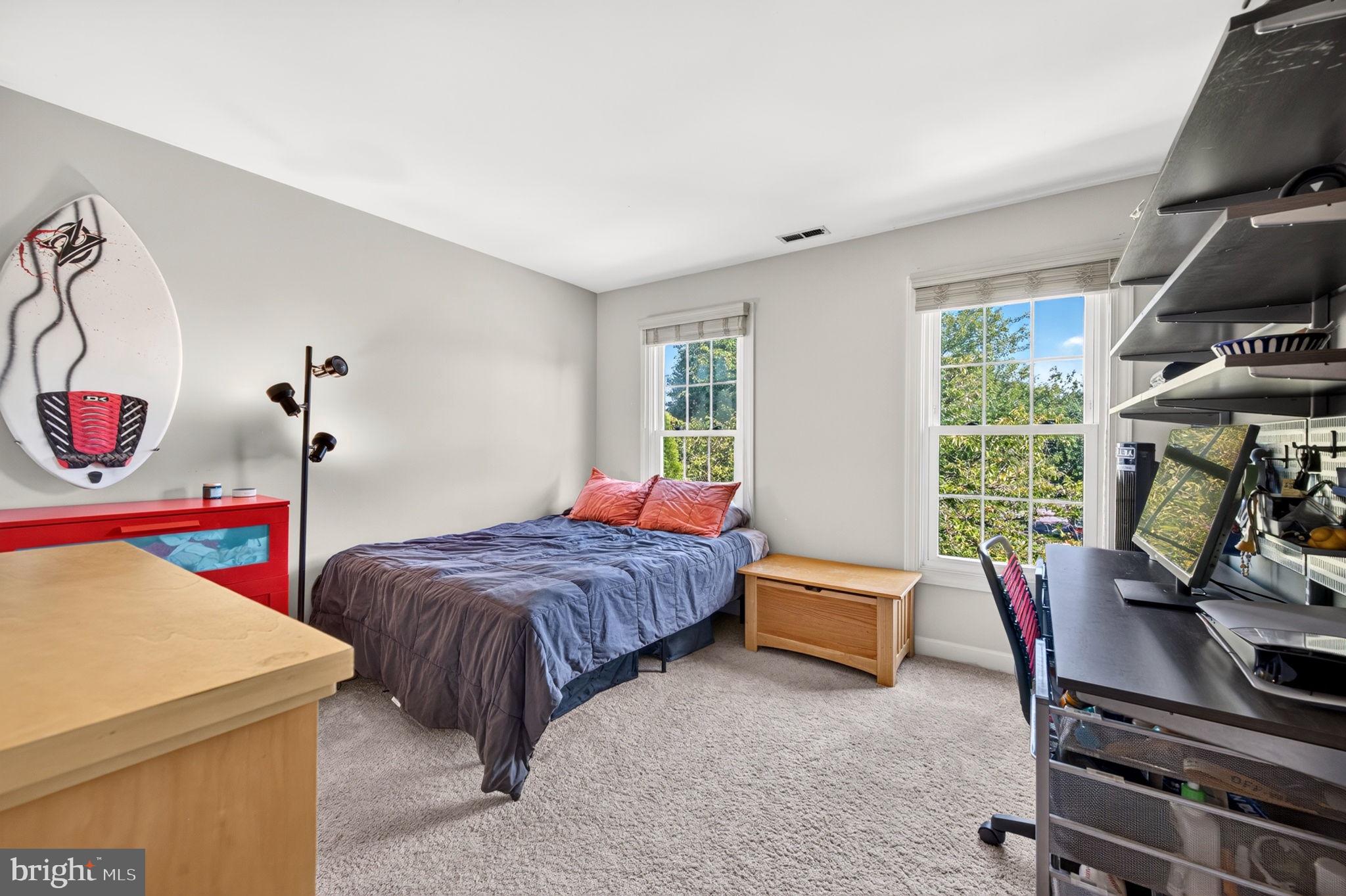 POOLESVILLE - Residential
