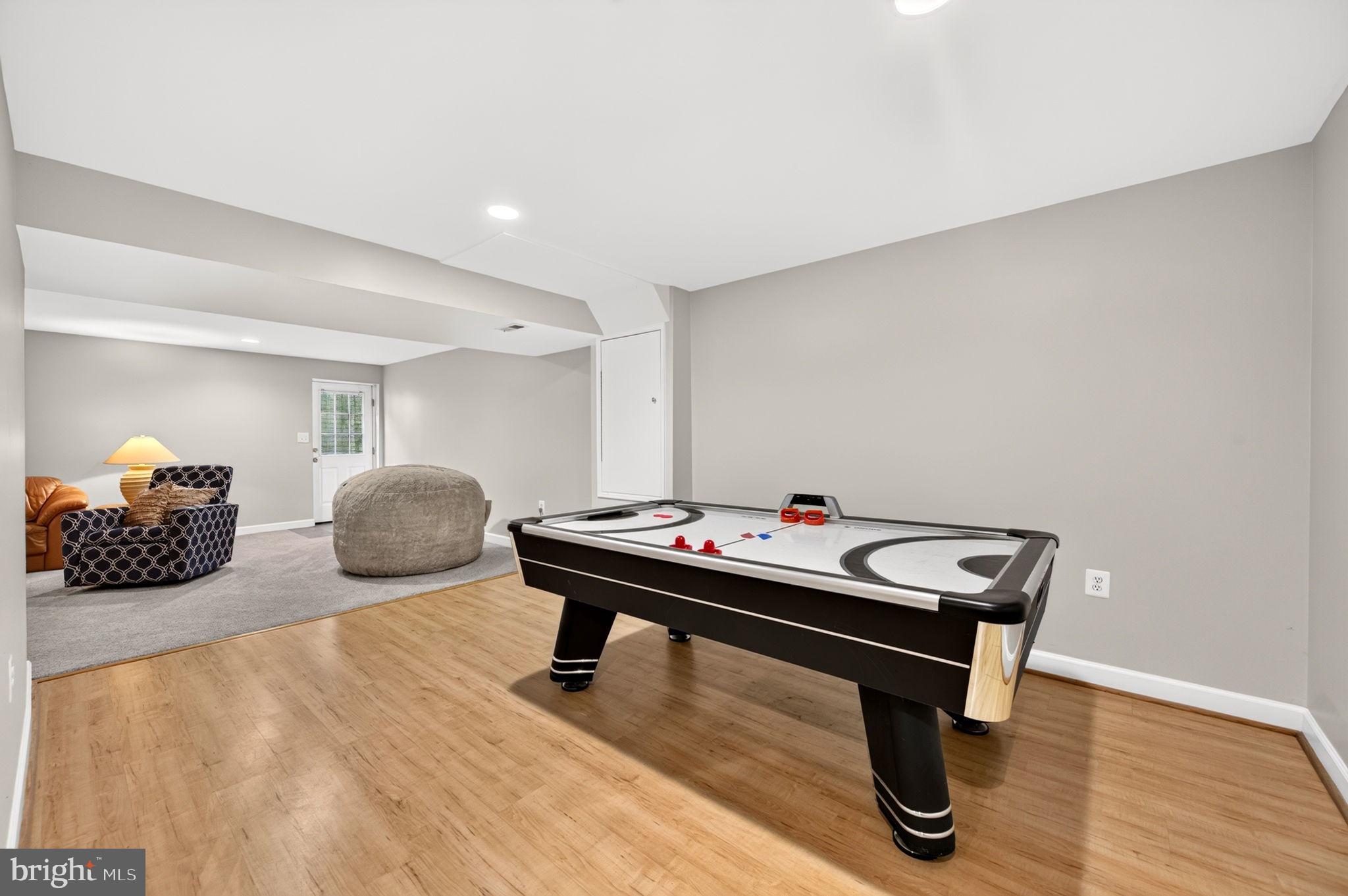 POOLESVILLE - Residential
