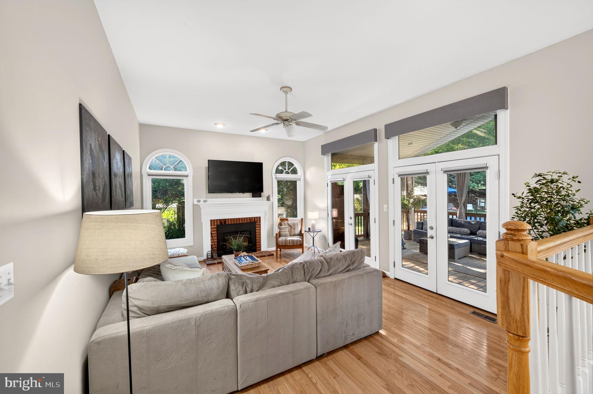 POOLESVILLE - Residential